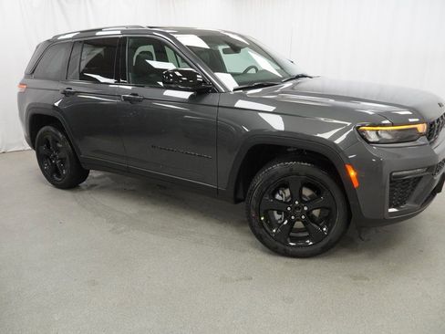 New 2026 Jeep Grand Cherokee Limited w/ Limited Altitude Package image 9