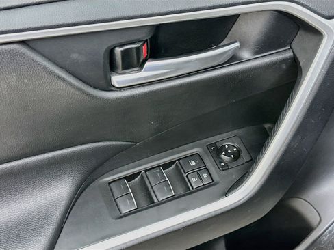 Used 2025 Toyota RAV4 XLE FWD image 15