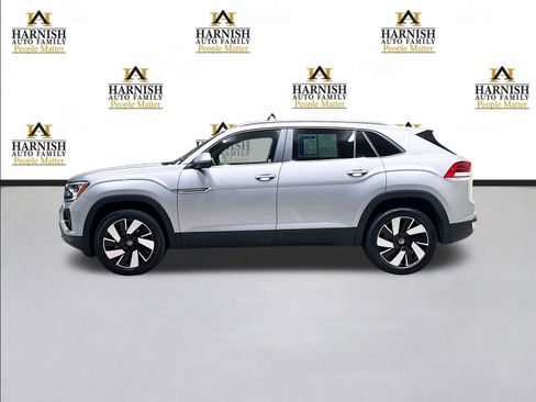 Used 2024 Volkswagen Atlas Cross Sport SE image 8