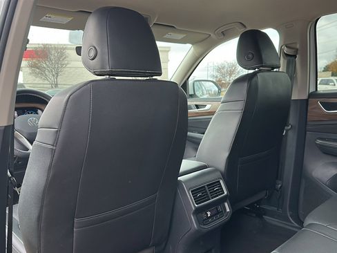 Used 2025 Volkswagen Atlas SE image 14