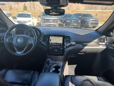 Used 2019 Jeep Grand Cherokee Overland AWD/4WD image 24