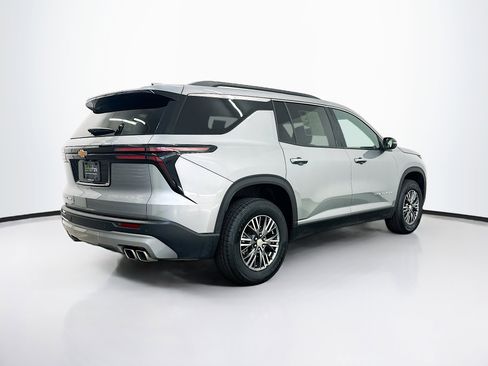 Used 2025 Chevrolet Traverse LT image 9