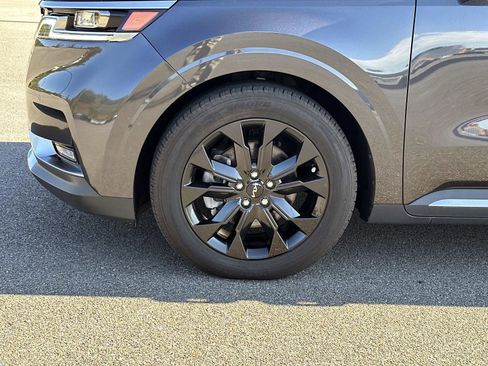 Used 2024 Kia Carnival SX Prestige image 12