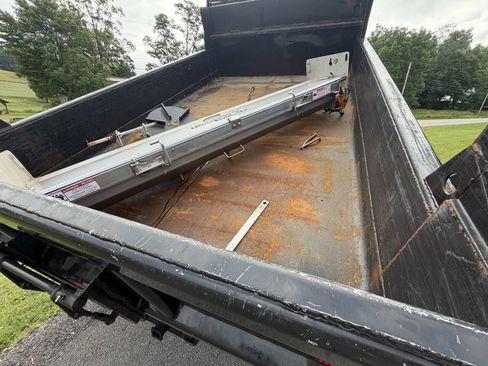 Used 2023 Ford F550 4x4 Regular Cab Super Duty image 8