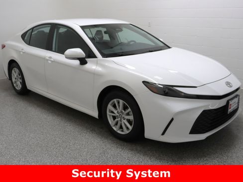 Certified 2025 Toyota Camry LE FWD image 4