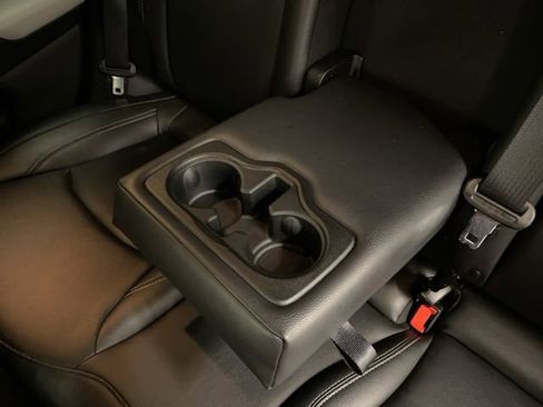 Used 2025 Jeep Compass Limited image 23