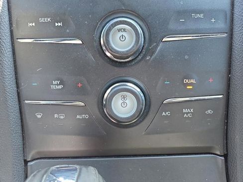 Used 2013 Ford Taurus SEL image 19