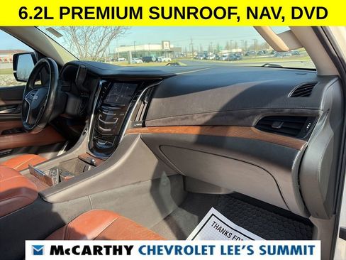 Used 2015 Cadillac Escalade ESV Premium image 36