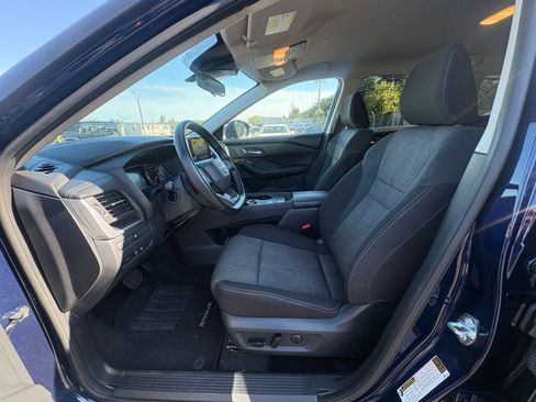 Used 2025 Nissan Rogue SV FWD image 29