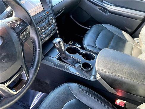 Used 2018 Ford Explorer XLT w/ Equipment Group 202A image 12