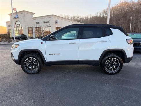 Used 2024 Jeep Compass Trailhawk w/ Trailhawk Elite Group image 8