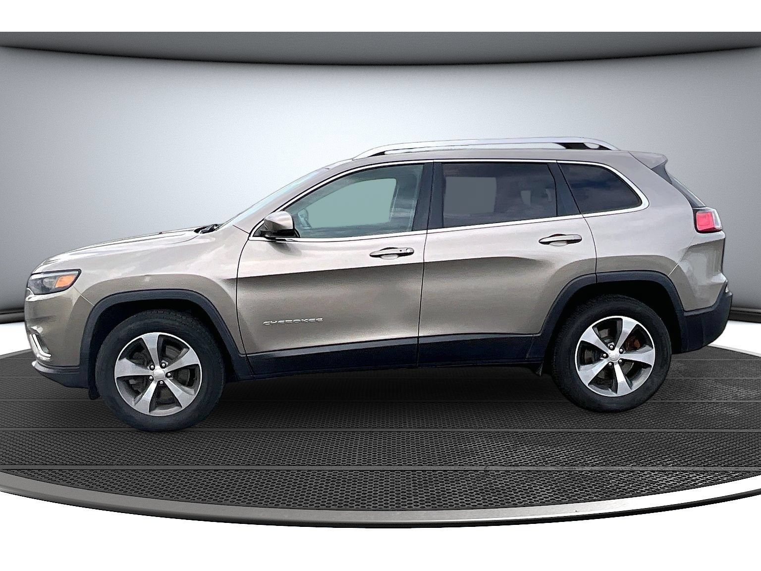 Used 2019 Jeep Cherokee Limited AWD/4WD image 16