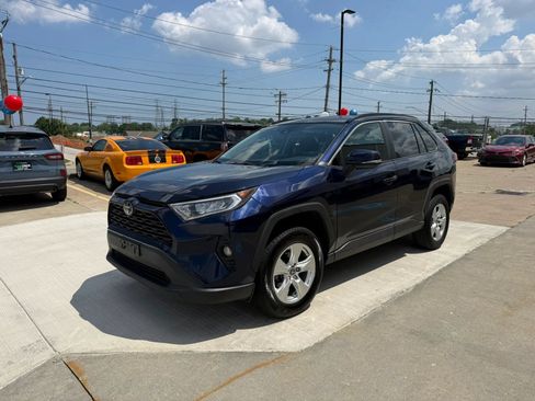 Used 2021 Toyota RAV4 XLE AWD/4WD image 5