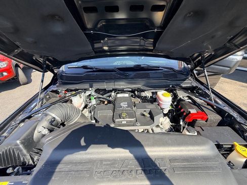 Used 2024 RAM 2500 Laramie w/ Night Edition image 39