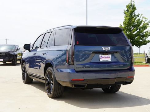 Used 2025 Cadillac Escalade Sport Platinum w/ LPO, ONYX Package AWD/4WD image 7