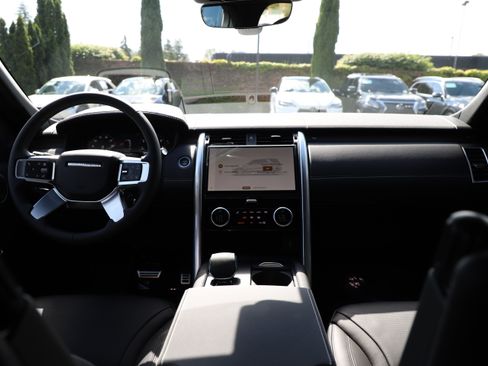 New 2026 Land Rover Discovery Dynamic SE AWD/4WD image 14