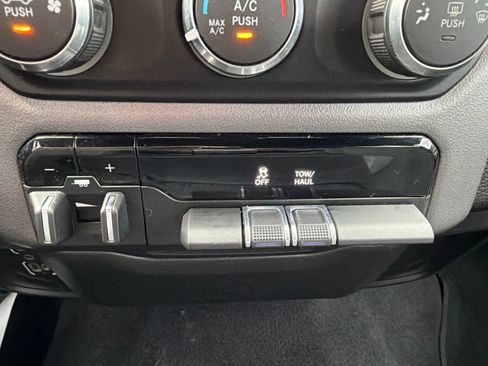 Used 2022 RAM 2500 Big Horn AWD/4WD image 23