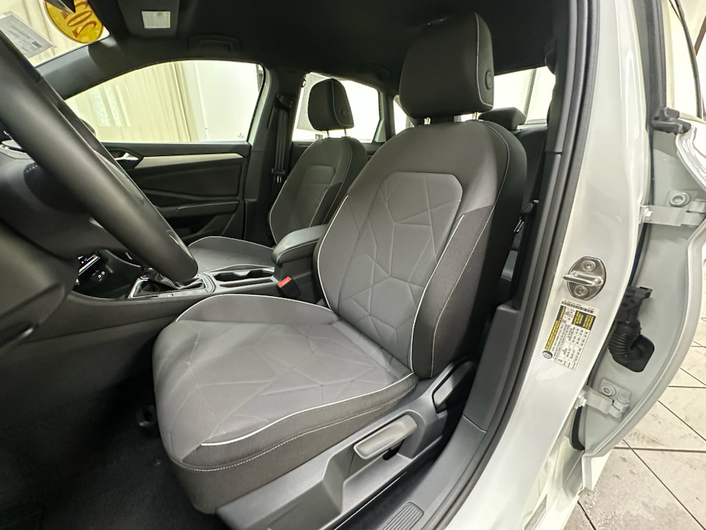 Used 2025 Volkswagen Jetta Sport FWD image 20