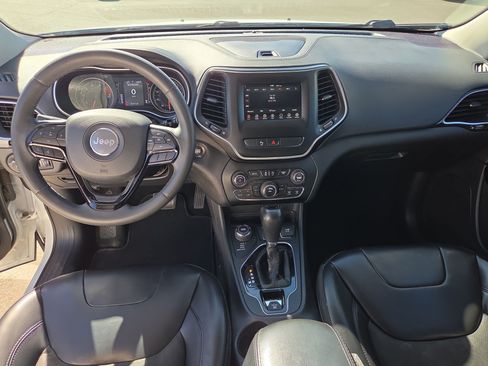 Used 2020 Jeep Cherokee Latitude Plus AWD/4WD image 25