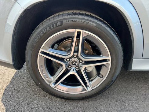 Used 2025 Mercedes-Benz GLS 450 4MATIC w/ AMG Line Exterior image 36
