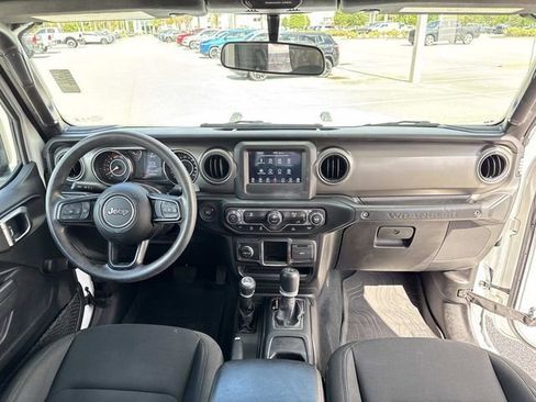 Used 2022 Jeep Wrangler Sport AWD/4WD image 13