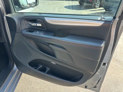 Used 2017 Dodge Grand Caravan GT image 12
