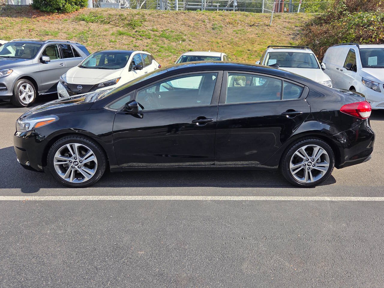 Used 2017 Kia Forte LX FWD image 4