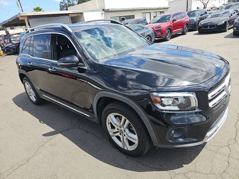 Used 2022 Mercedes-Benz GLB 250 w/ Premium Package Lite image 4