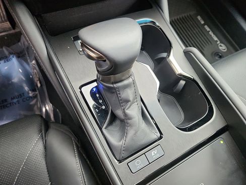 Used 2024 Lexus ES 300h w/ Luxury Package image 16