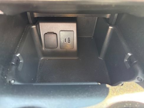 Used 2025 Ford Explorer Active AWD/4WD image 17