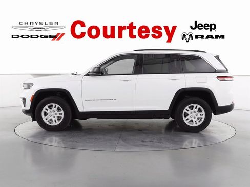 Certified 2022 Jeep Grand Cherokee Laredo w/ Luxury Tech Group I image 8