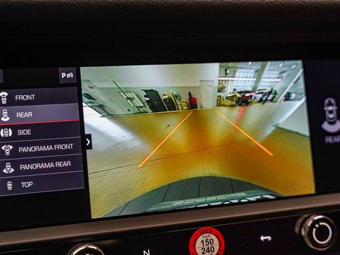 Certified 2025 Porsche Macan AWD/4WD image 29