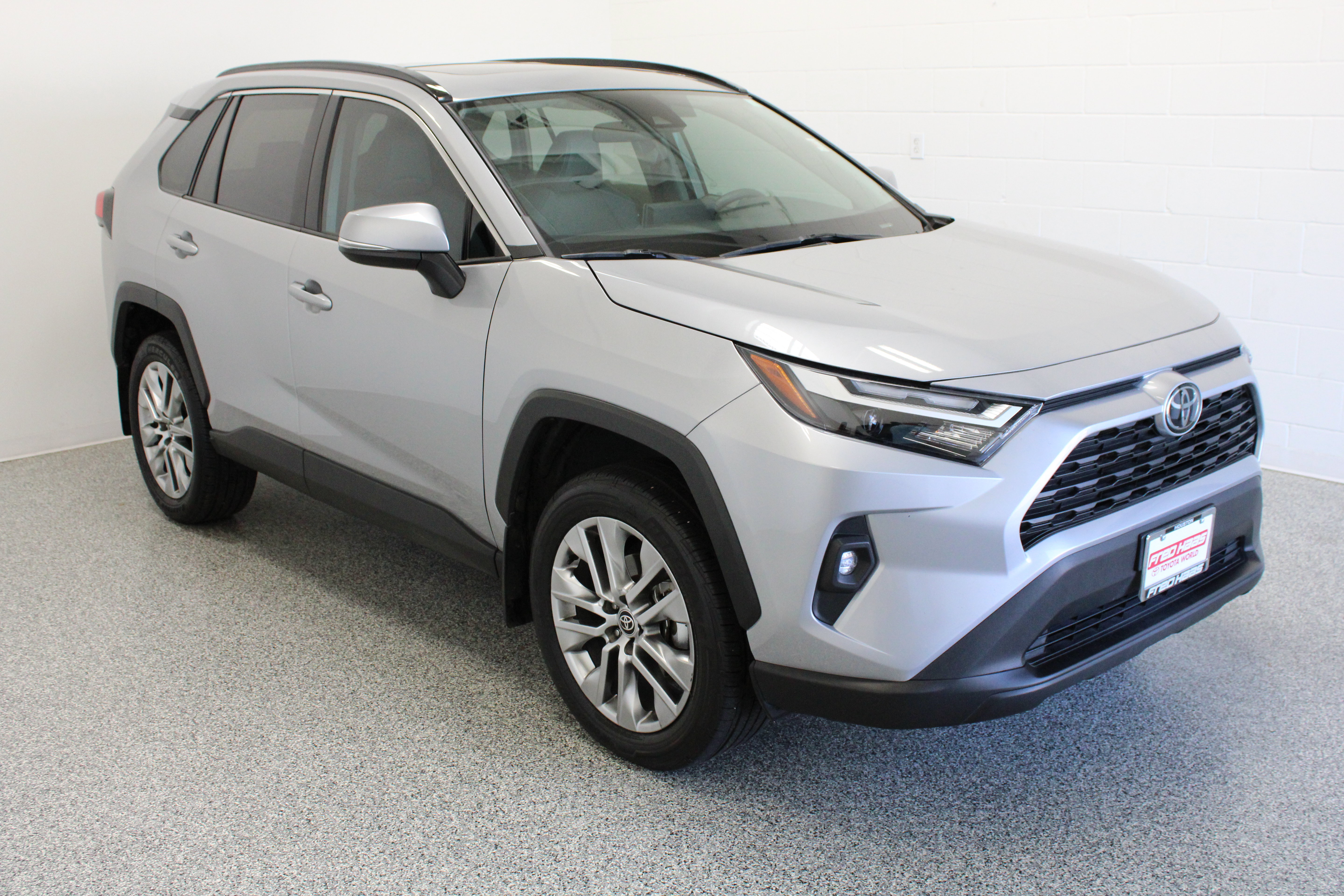 Used 2023 Toyota RAV4 XLE Premium FWD image 4