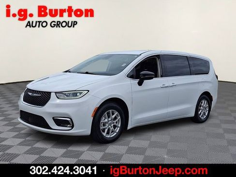 Certified 2024 Chrysler Pacifica Touring-L FWD image 3