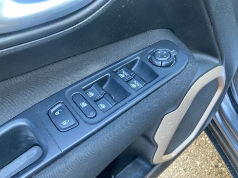 Used 2017 Jeep Renegade Sport w/ Power & Air Group image 16