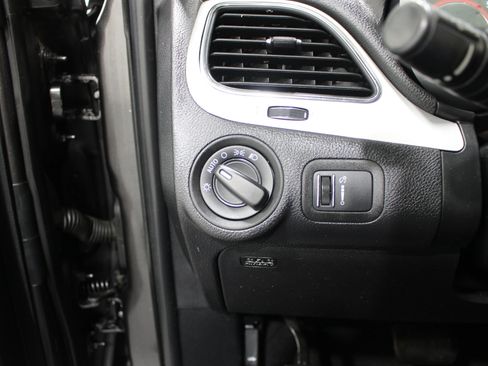 Used 2020 Dodge Journey SE FWD image 6