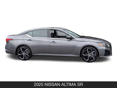 Used 2025 Nissan Altima 2.5 SR FWD image 6