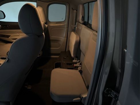 Used 2013 Toyota Tacoma 4x4 Access Cab V6 w/ TRD Off-Road Pkg image 10