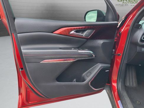 Used 2024 Chevrolet Traverse Z71 w/ Enhanced Driving Package image 13