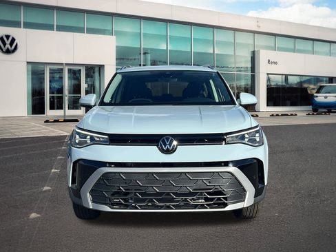 New 2026 Volkswagen Taos SE image 2