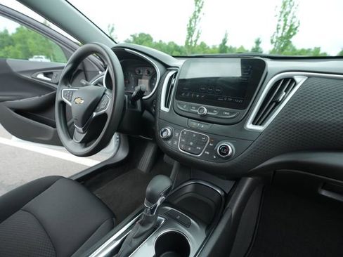 Used 2023 Chevrolet Malibu LT FWD image 31
