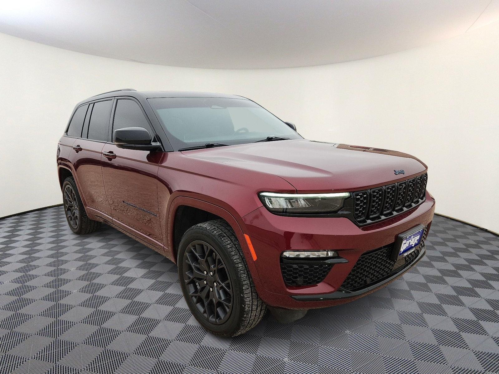 Used 2023 Jeep Grand Cherokee Summit w/ Advanced Protech Group IV AWD/4WD image 6
