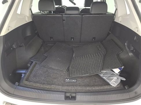 Used 2023 Volkswagen Tiguan SE AWD/4WD image 10