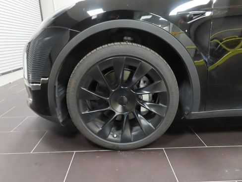 Used 2023 Tesla Model Y Long Range image 15
