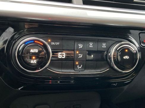 Used 2025 Chevrolet Trax LT image 25