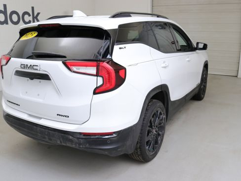 Used 2023 GMC Terrain SLT w/ Elevation Edition image 8