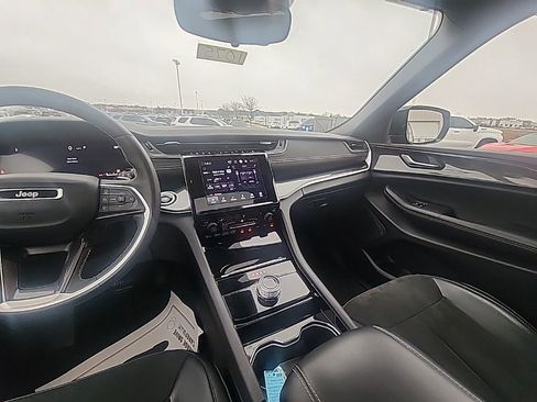 Used 2023 Jeep Grand Cherokee L Laredo image 27