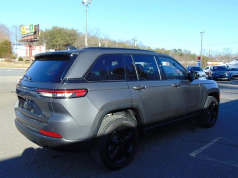 Used 2023 Jeep Grand Cherokee Altitude image 15
