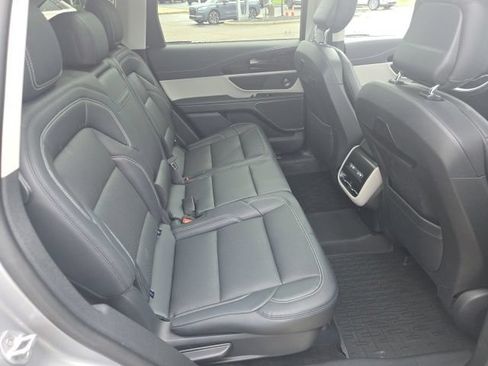 Used 2024 Lincoln Nautilus Premier w/ Equipment Group 102A AWD/4WD image 9
