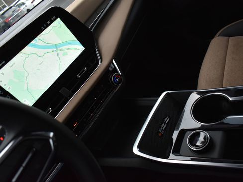 Used 2025 Chevrolet Equinox ACTIV w/ Safety and Technology Package image 24